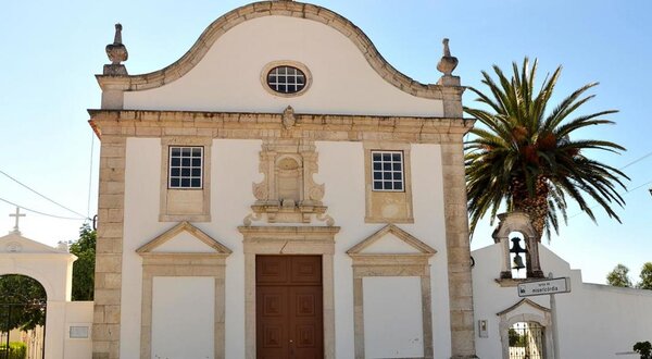 pederneira_igreja_cemiterio