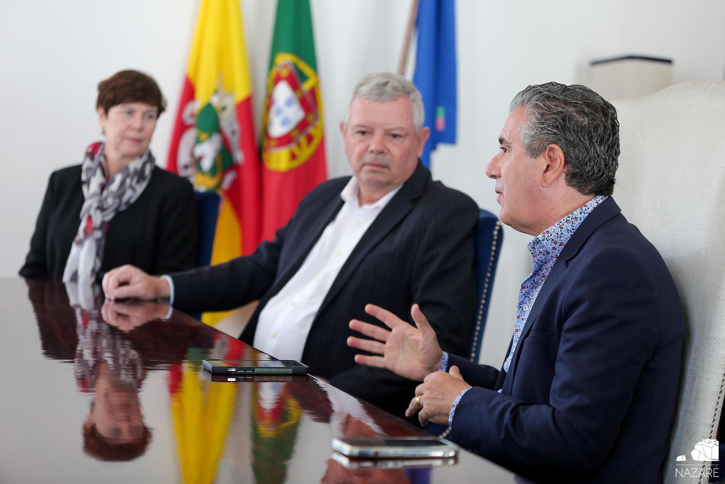 Comitiva brasileira de Niterói visita indústria da pesca da Nazaré