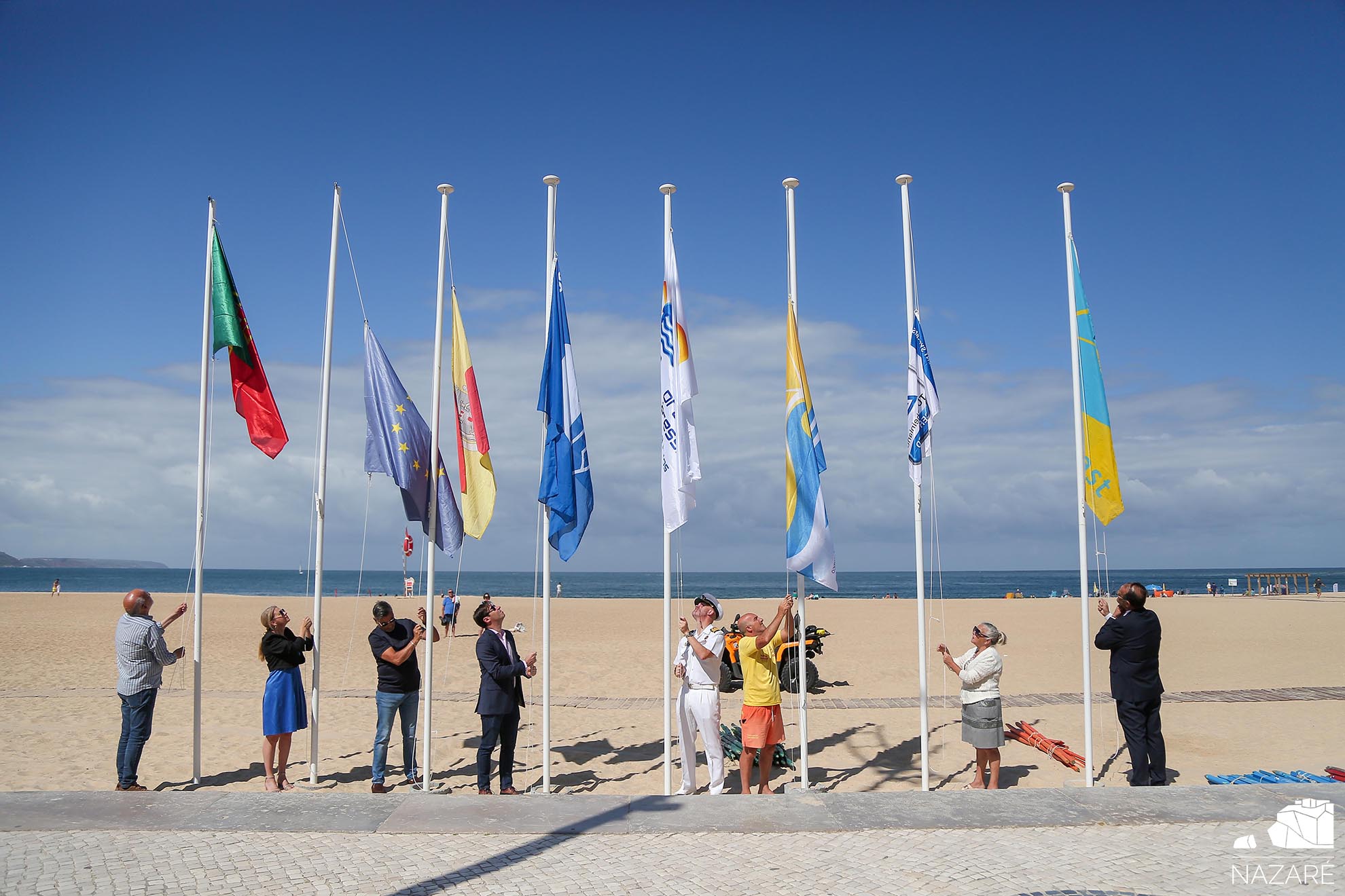 Bandeiras de Qualidade da Época Balnear 2022 foram hasteadas na Praia da Nazaré