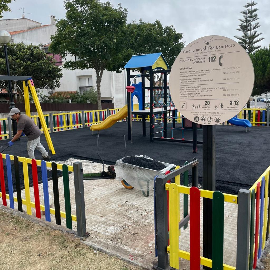 Parque infantil do Camarção em reestruturação para melhoria das condições de utilização