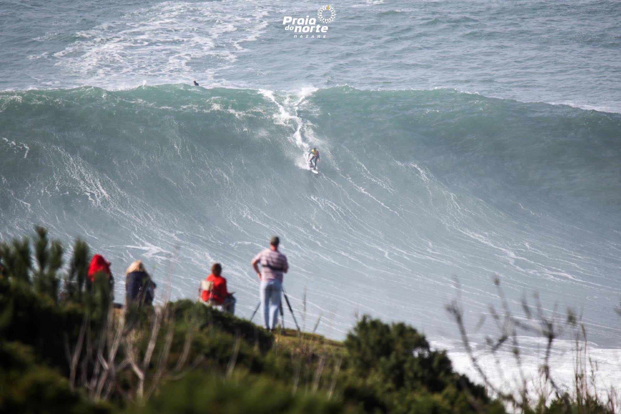 Campeonato de ondas gigantes WSL pode acontecer na próxima segunda-feira segundo a WSL