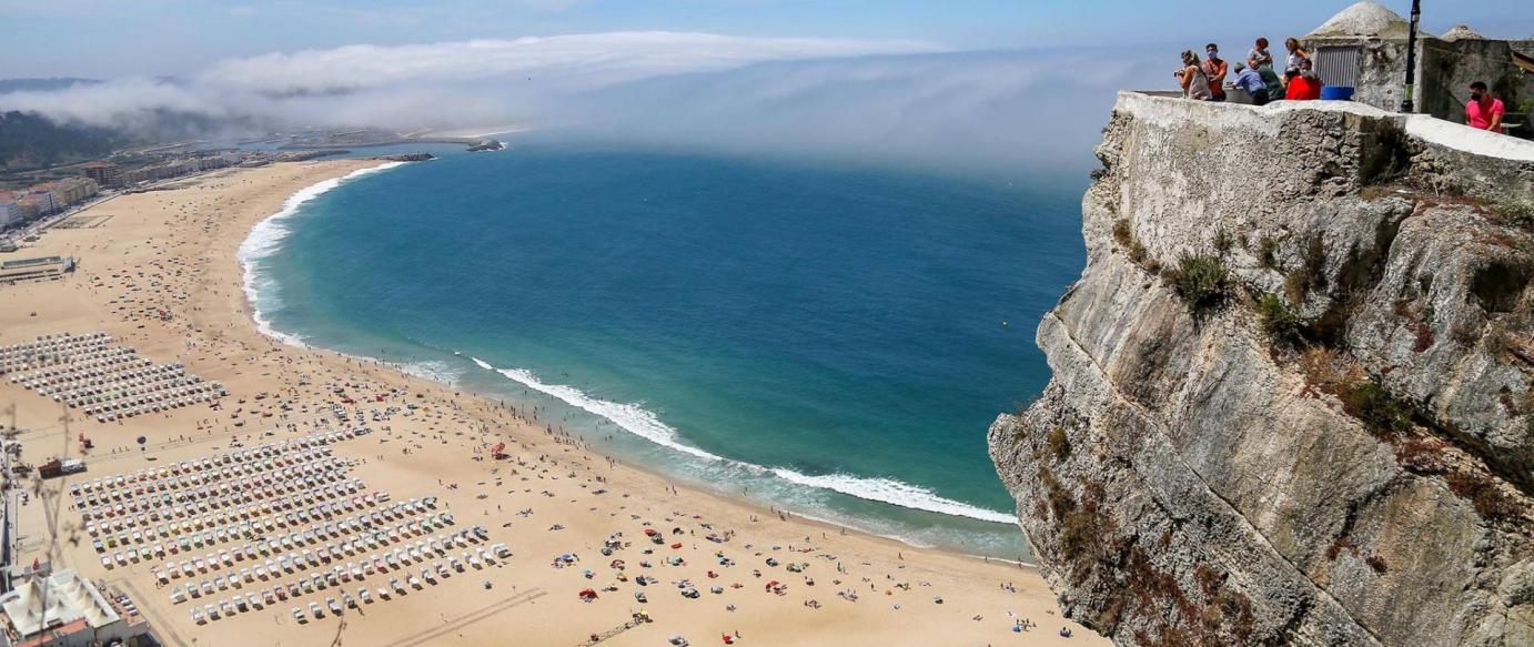 Praia da Nazaré reabre a banhos após levantamento da interdição