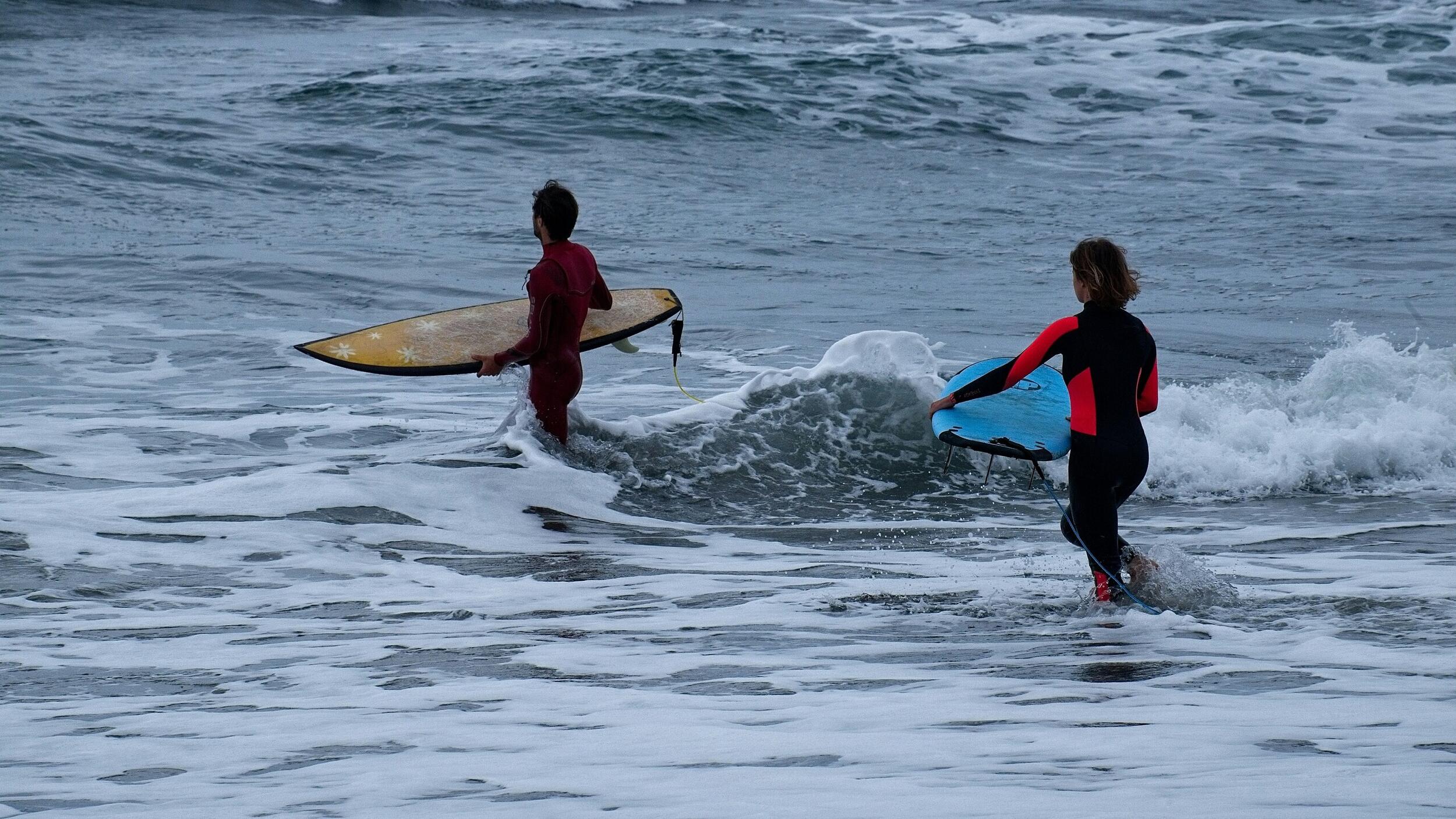 Município da Nazaré abre concurso público para atribuição de licenças de aulas de surf na Praia d...
