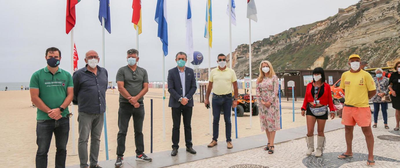 Praias da Nazaré hasteiam certificados de qualidade ambiental e de acessibilidade para época baln...