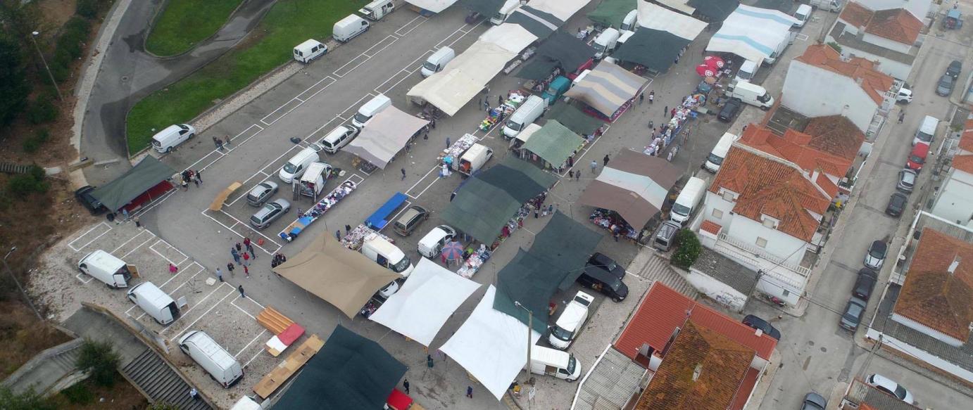 Feira Semanal realiza-se provisoriamente no Parque Atlântico – Sítio da Nazaré