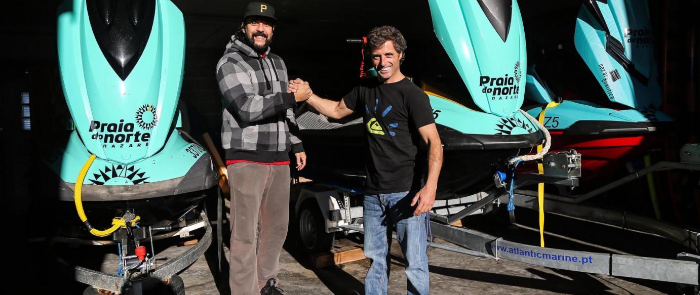 Gabriel o Pensador viaja até à Nazaré para surfar na Praia do Norte