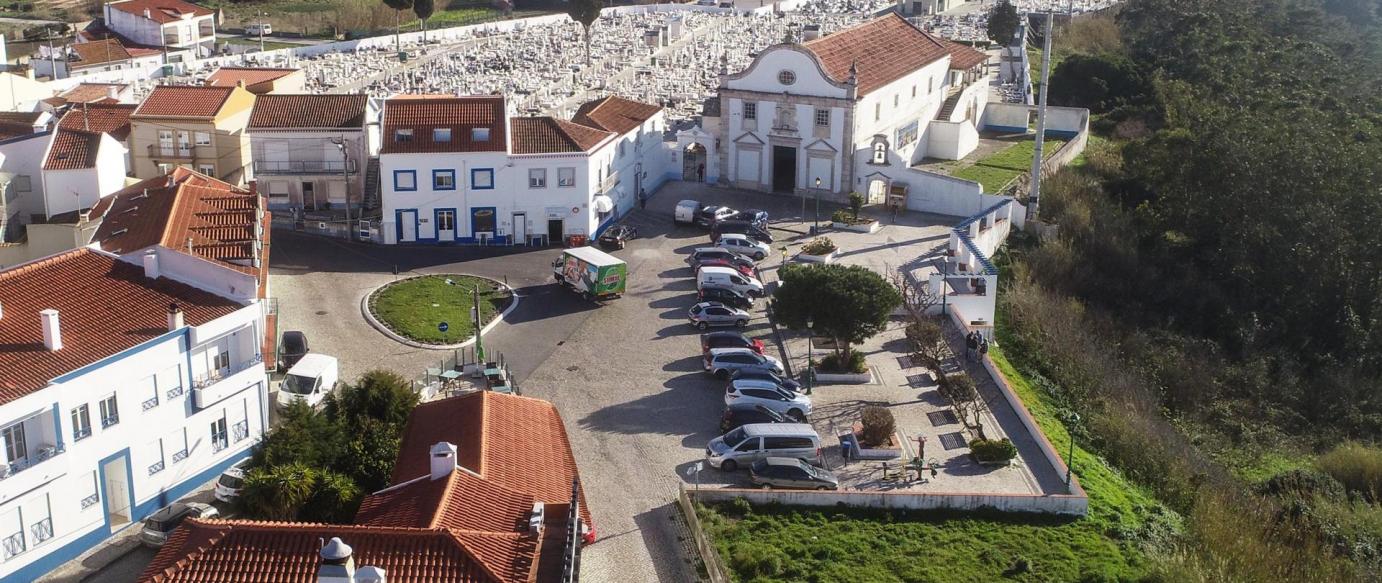 Reabilitação do Largo da Misericórdia da Pederneira em curso