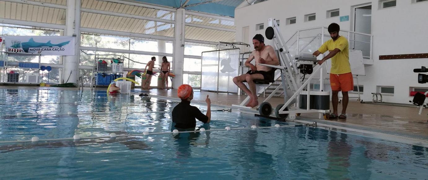 Piscinas investem em elevador para utilizadores com mobilidade reduzida