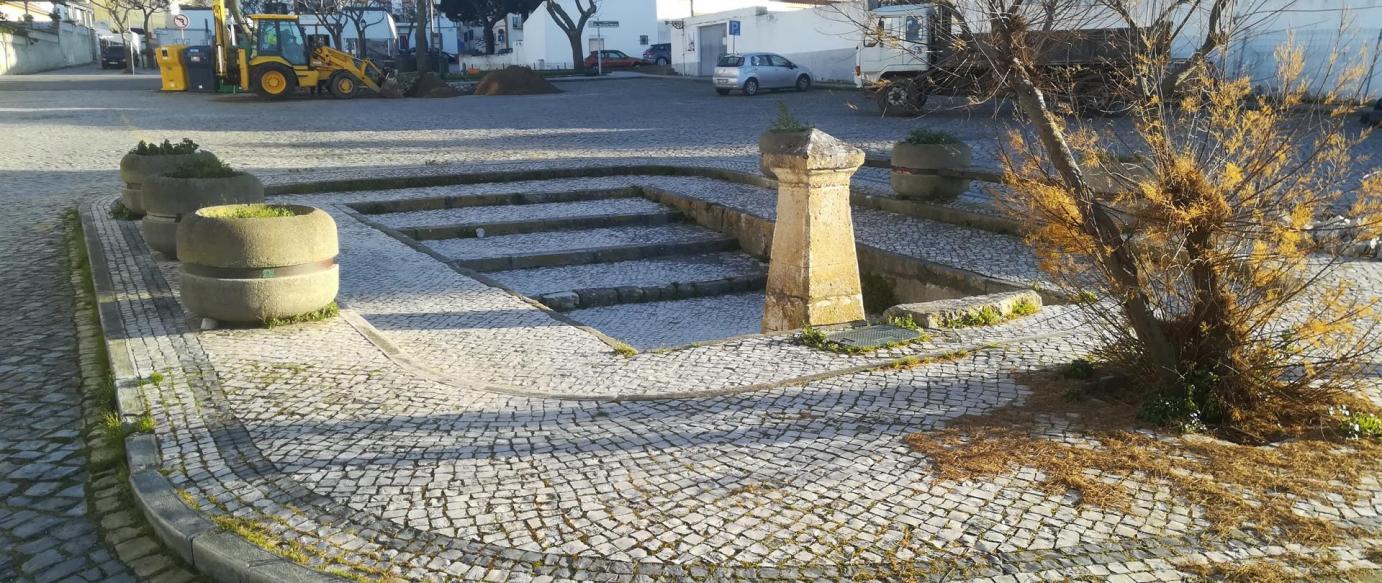 Reabilitação do Largo da Fonte Velha junto ao Museu no Sítio
