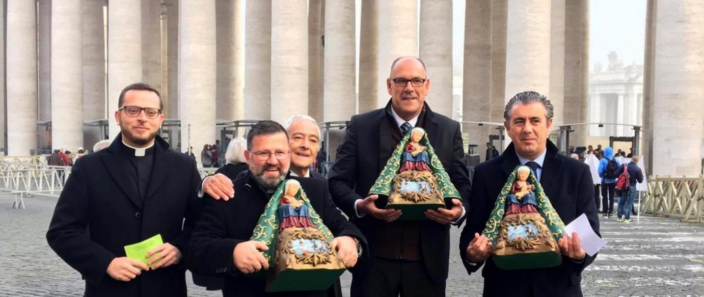 Imagem e Carta justificativa da classificação do Culto a N. S. da Nazaré a Património da UNESCO e...