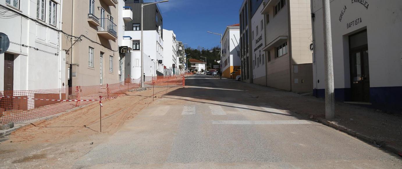 Avenida Vieira Guimarães em obras de modernização num investimento de 767.337,78 euros