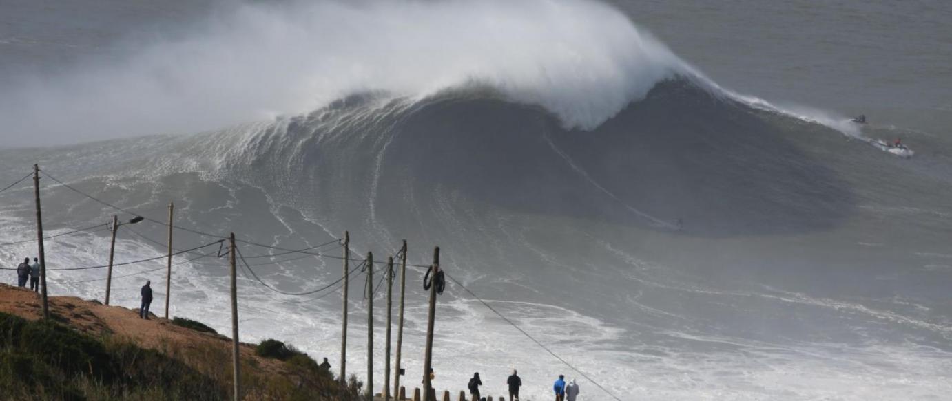 Dez ondas gigantes da Nazaré candidatas a prémios da liga mundial de surf