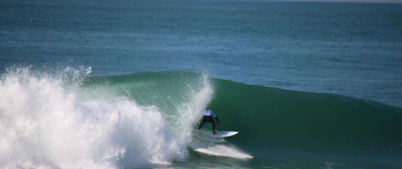 Surf volta a ser autorizado na Praia do Norte durante a semana