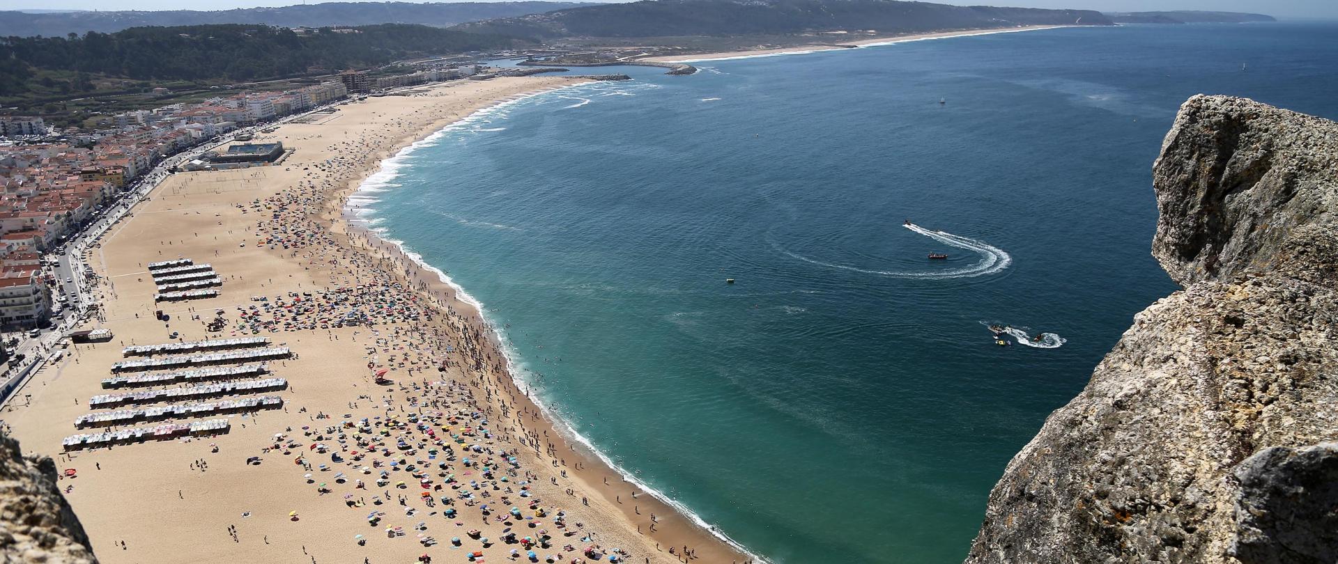 Praias da Nazaré e do Salgado preservam Bandeira Azul na época balnear 2021