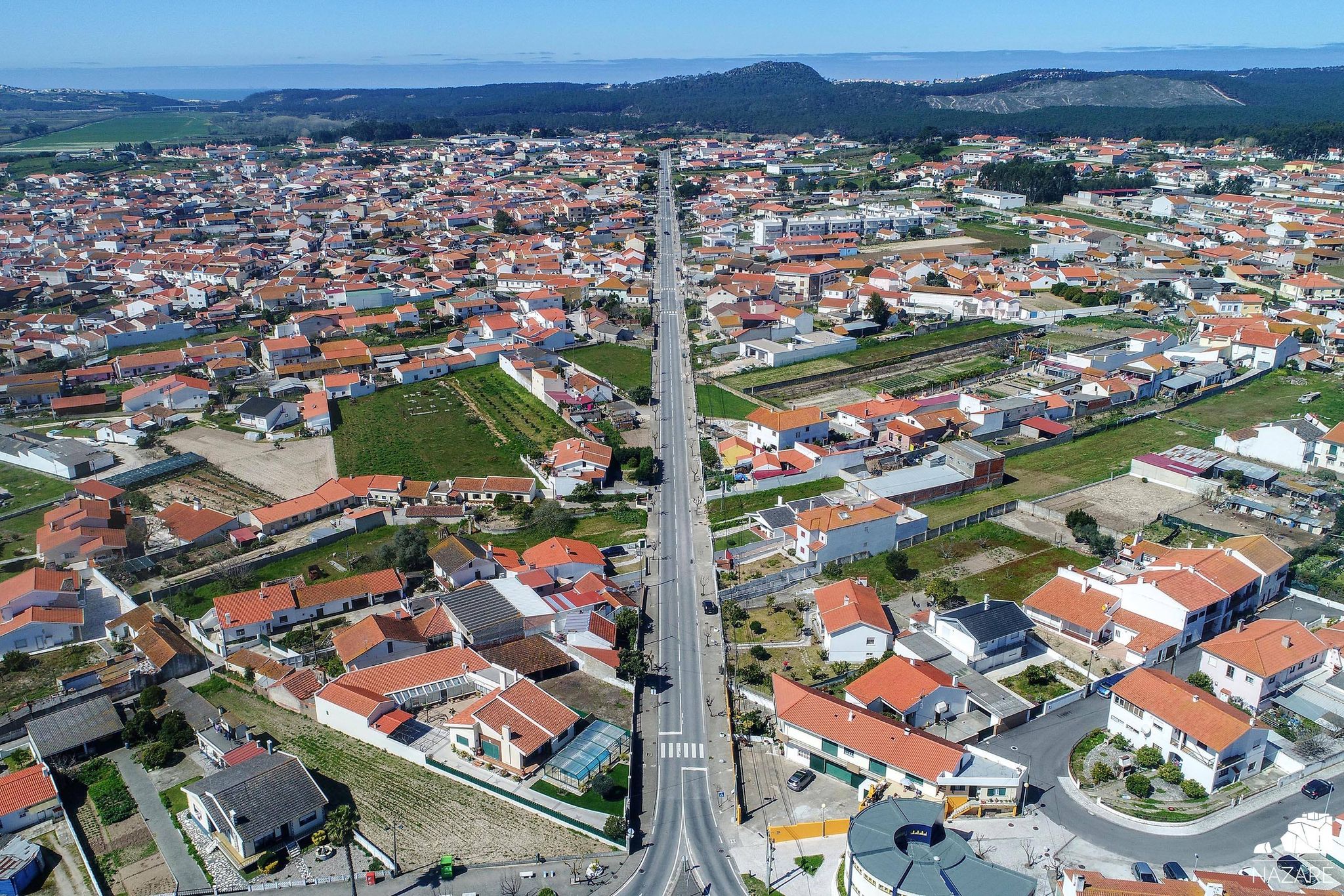 Reabilitação da Praça 25 de Abril de Valado dos Frades no início do Outono