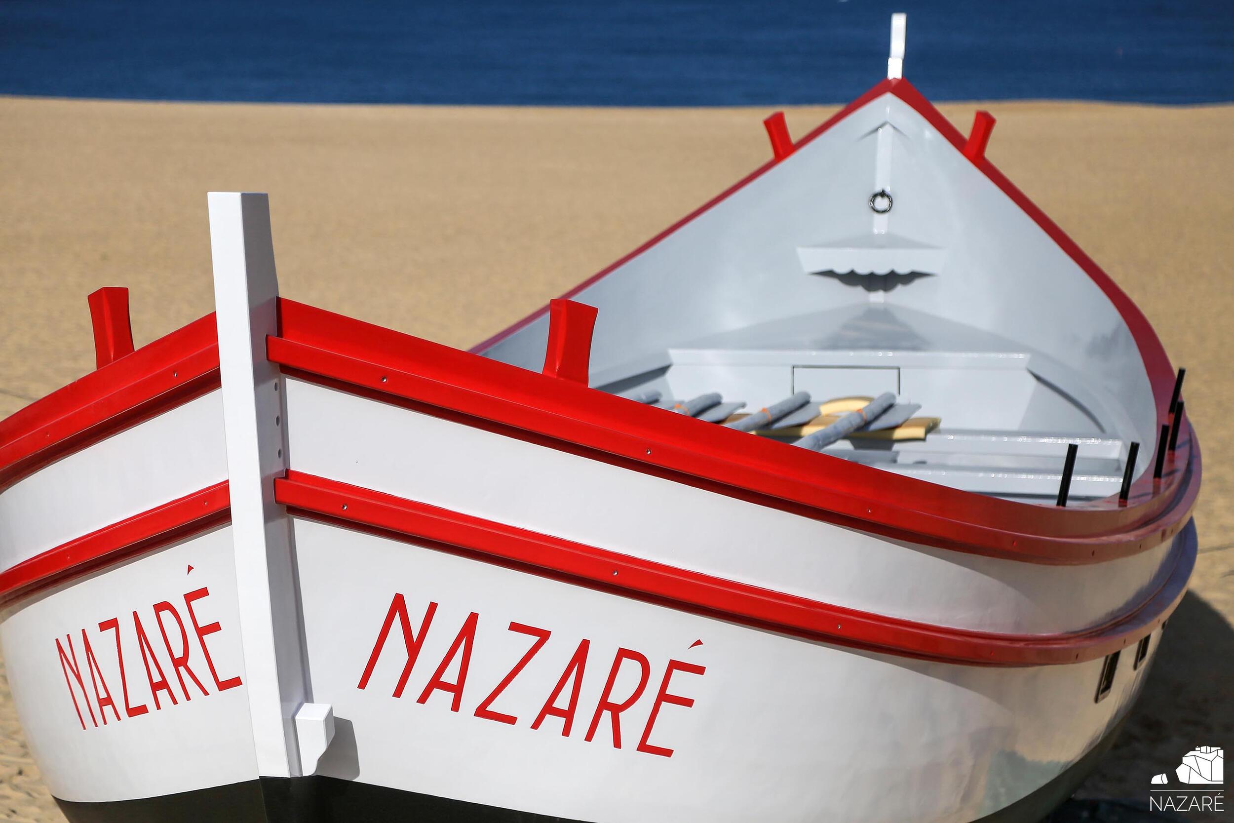 Barca Salva-Vidas N. S. dos Aflitos regressou ao areal da Praia da Nazaré 