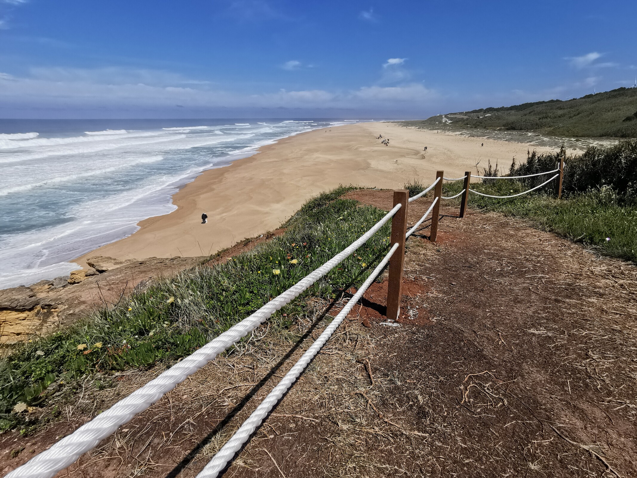 Barreiras nas arribas em direção ao Forte de São Miguel Arcanjo